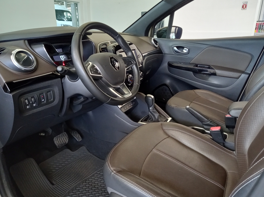 captur iconic 1.3 tce at  21/227
