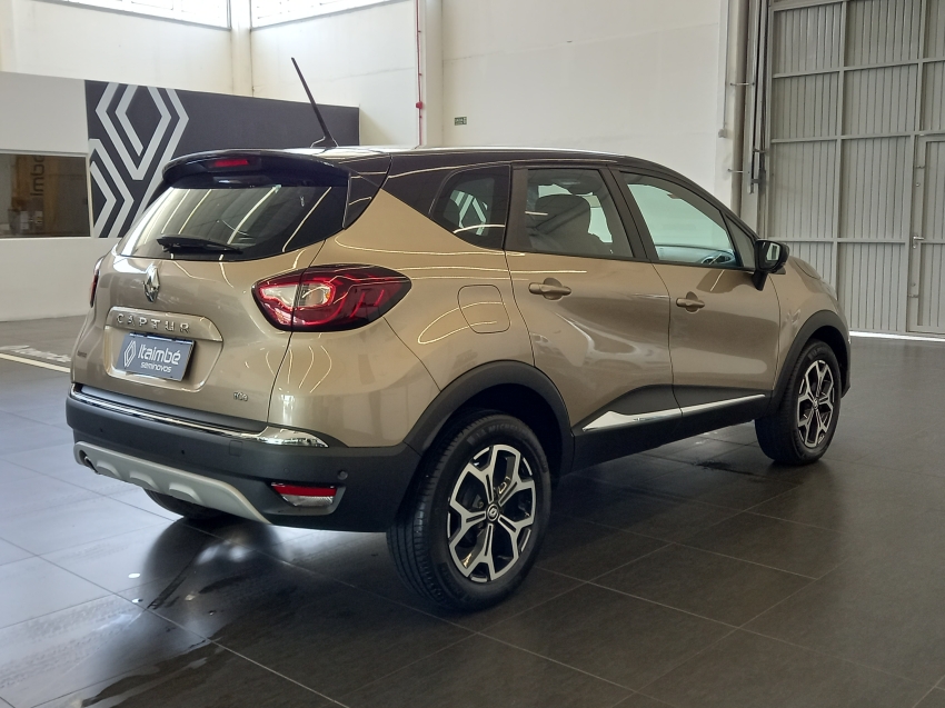 captur iconic 1.3 tce at  21/225