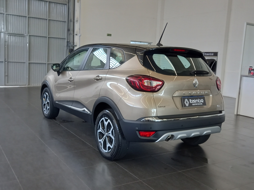 captur iconic 1.3 tce at  21/223