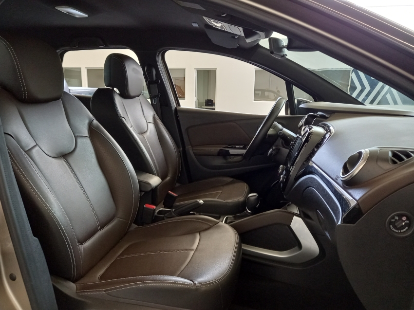 captur iconic 1.3 tce at  21/228