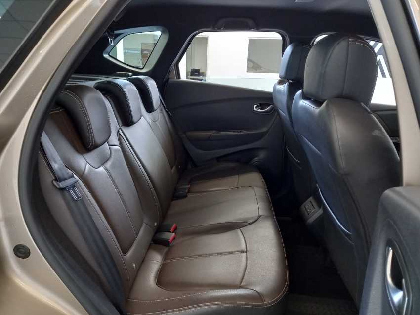 captur iconic 1.3 tce at  21/229
