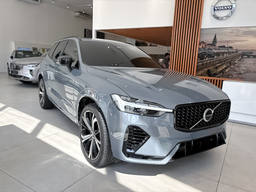 volvo xc60 2.0 t8 recharge ultimate dark awd geartronic 1.9 hibrido 5p automatico 2023