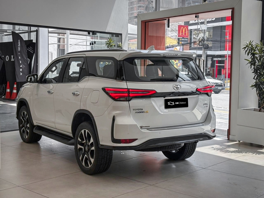 toyota hilux sw4 2.8 d-4d turbo diesel srx platinum 7l 4x4 automatico 5p 202513