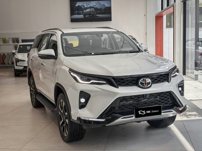 toyota hilux sw4 2.8 d-4d turbo diesel srx platinum 7l 4x4 automatico 5p 2025