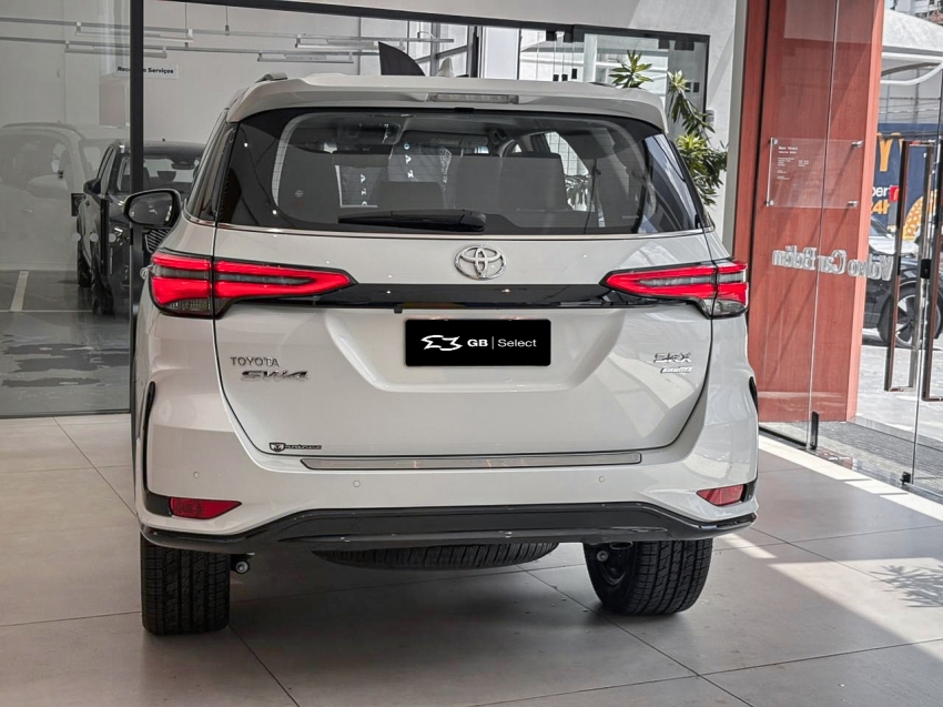 toyota hilux sw4 2.8 d-4d turbo diesel srx platinum 7l 4x4 automatico 5p 202511