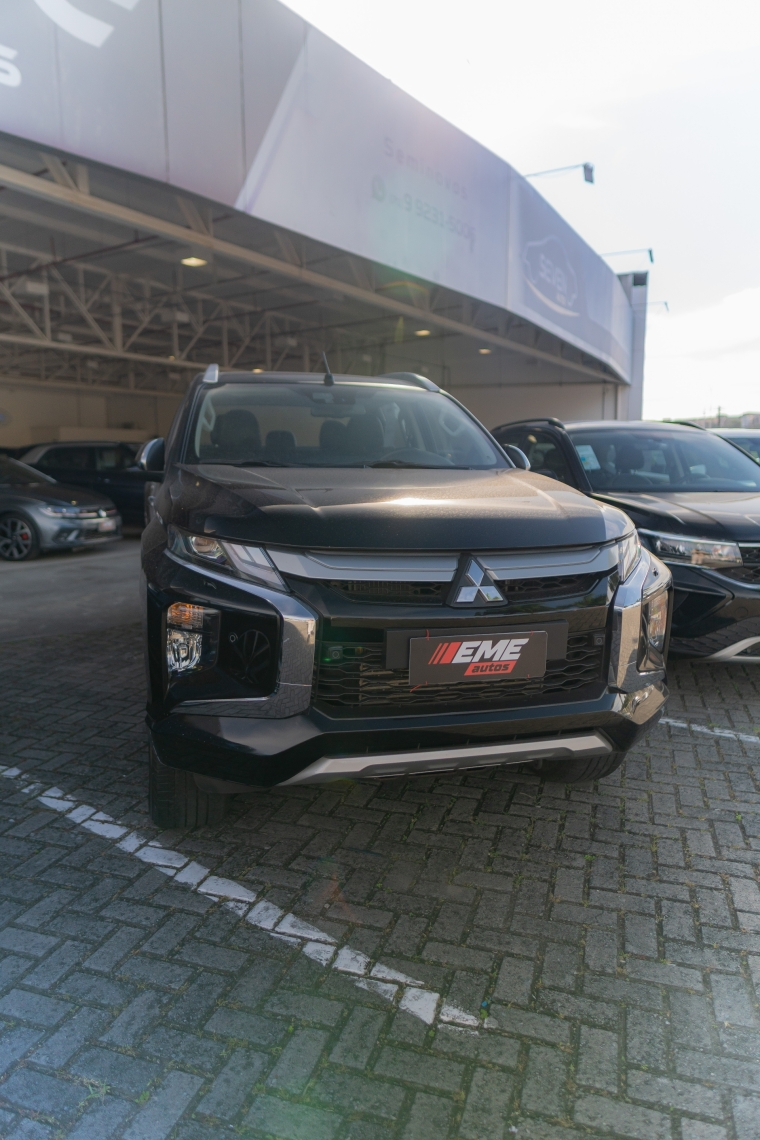 mitsubishi l200 triton 2.4 16v turbo diesel sport hpe-s cd 4p 4x4 automatico 5p 2023