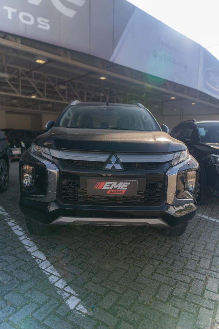 mitsubishi l200 triton 2.4 16v turbo diesel sport hpe-s cd 4p 4x4 automatico 5p 20231