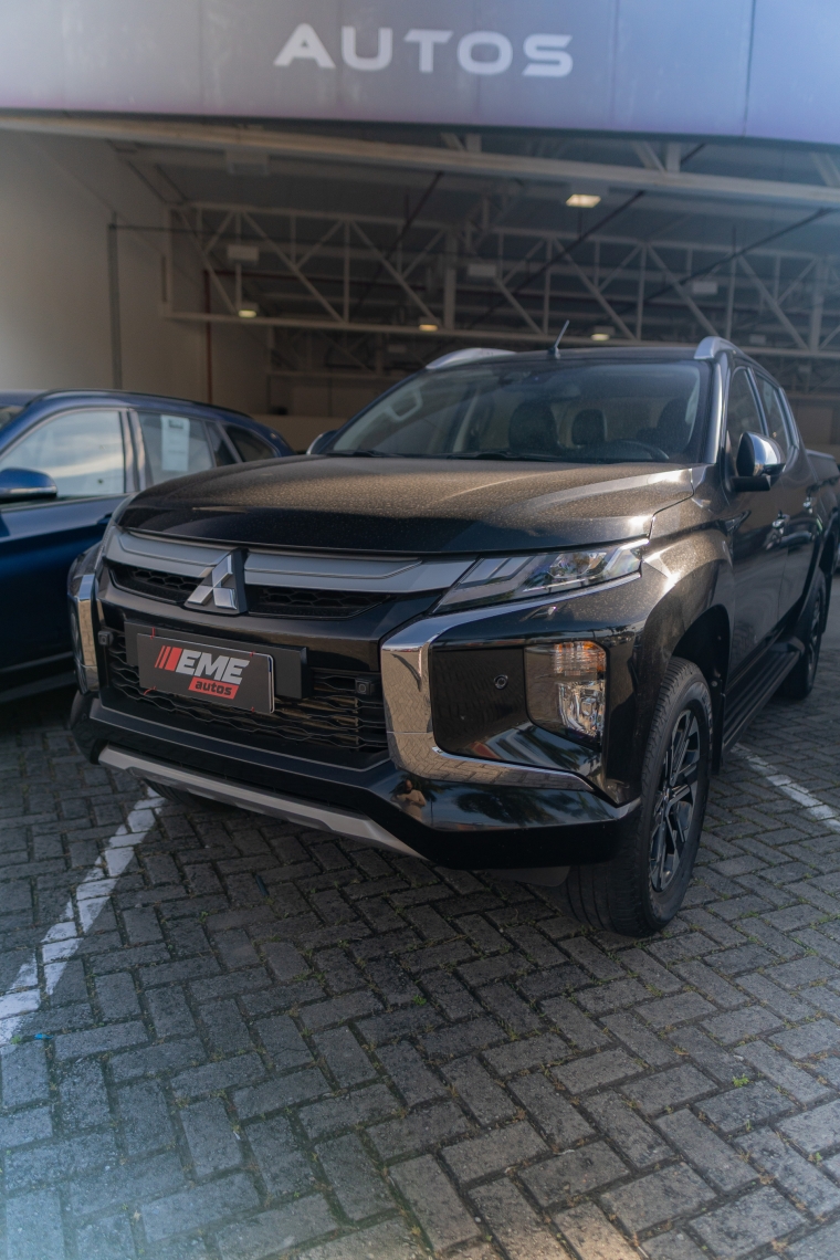 mitsubishi l200 triton 2.4 16v turbo diesel sport hpe-s cd 4p 4x4 automatico 5p 20232