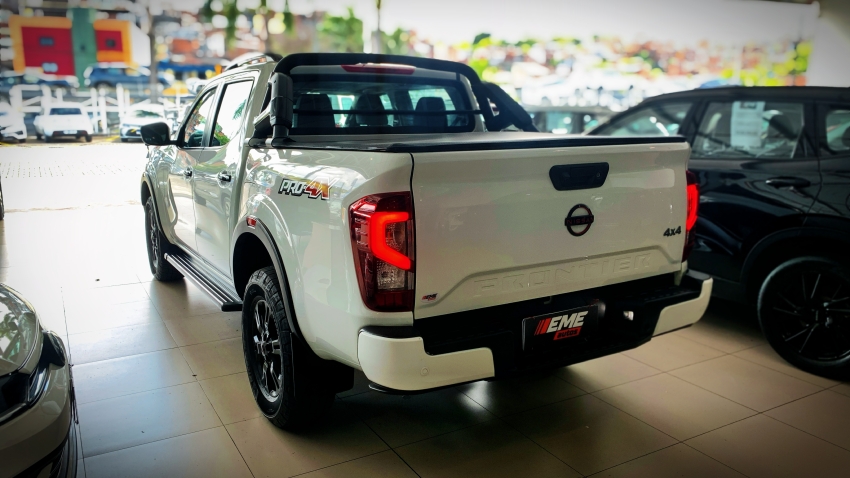 nissan frontier 2.3 16v turbo diesel pro4x cd 4x4 automatico 4p 20242
