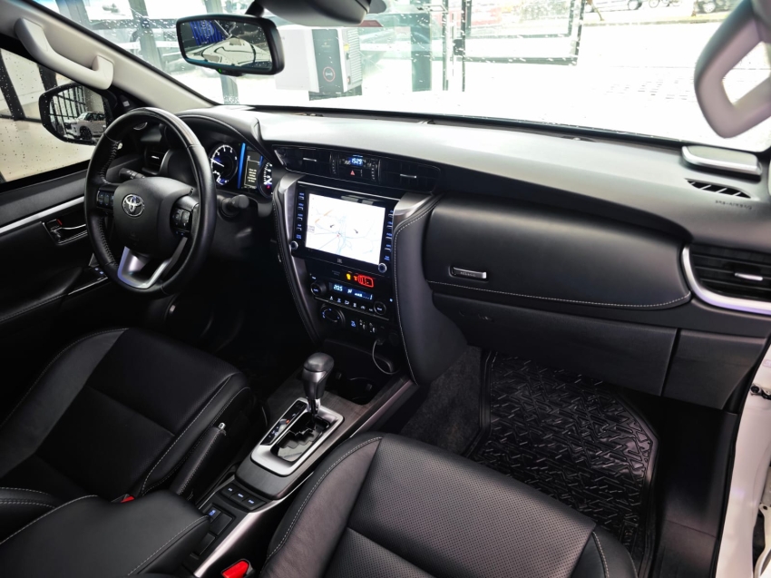 toyota hilux sw4 2.8 d-4d turbo diesel srx 7l 4x4 automatico 4p 202114