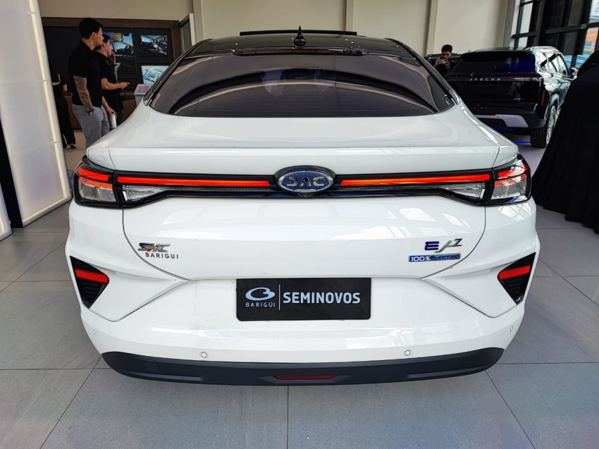 jac e-j7 eletrico automatico 2.0 4p 20234