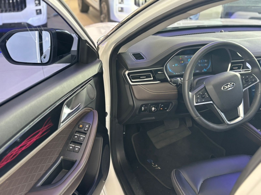 jac e-j7 eletrico automatico 2.0 4p 202311