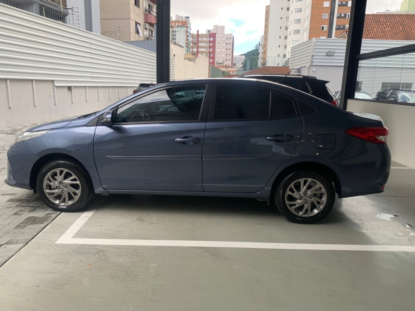 toyota yaris 1.5 flex automatico 20243
