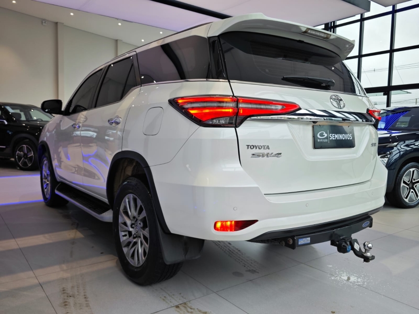 toyota hilux sw4 2.8 d-4d turbo diesel srx 7l 4x4 automatico 4p 20212