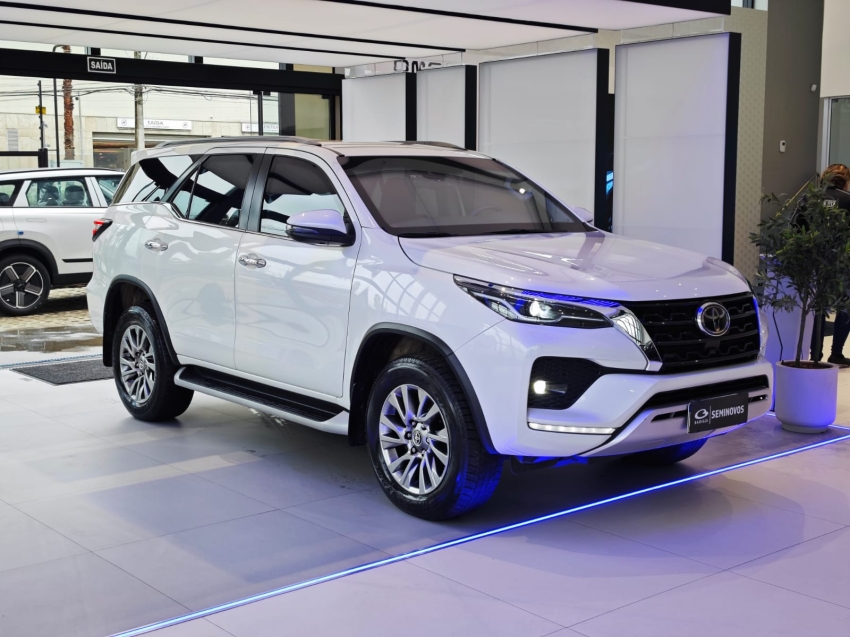 toyota hilux sw4 2.8 d-4d turbo diesel srx 7l 4x4 automatico 4p 2021