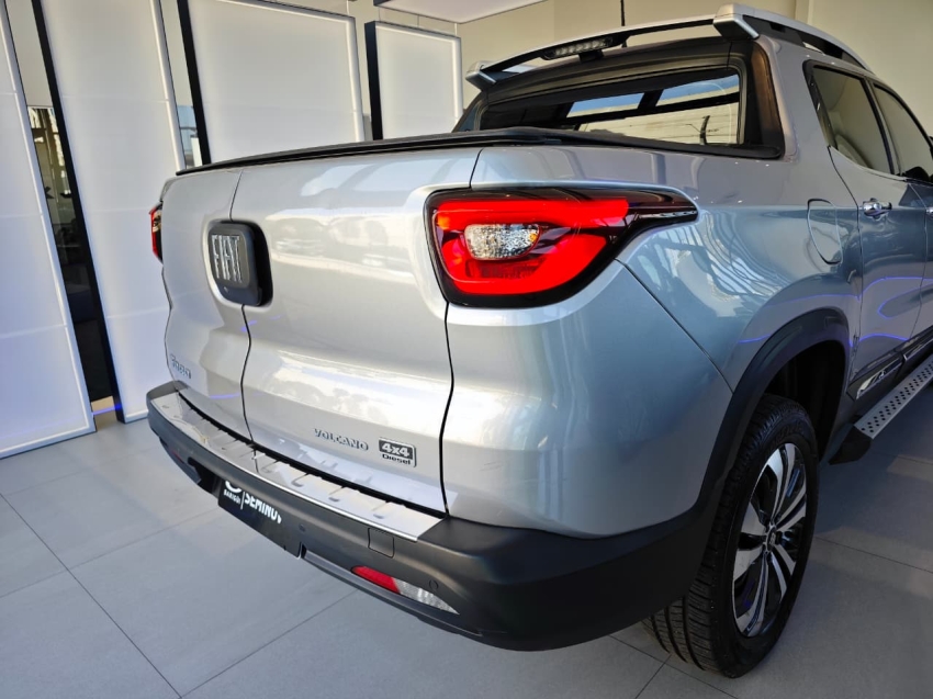fiat toro 2.0 16v turbo diesel volcano 4wd at9 4p automatico 202417