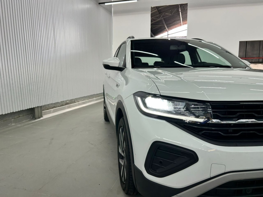 volkswagen t-cross 1.0 200 tsi total flex comfortline automatico 4p 202512