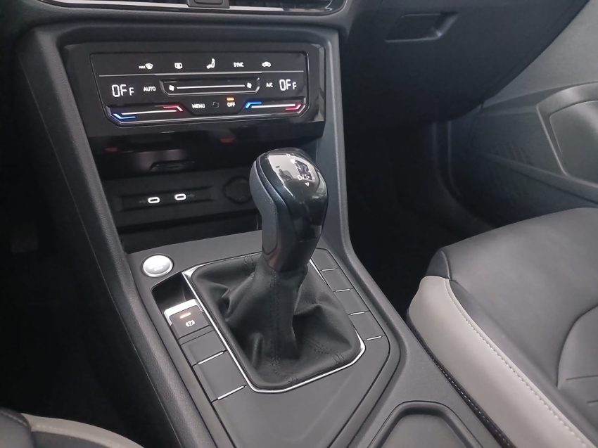 volkswagen taos 1.4 250 tsi total flex comfortline automatico 4p 202413