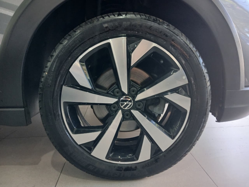 volkswagen taos 1.4 250 tsi total flex comfortline automatico 4p 202420