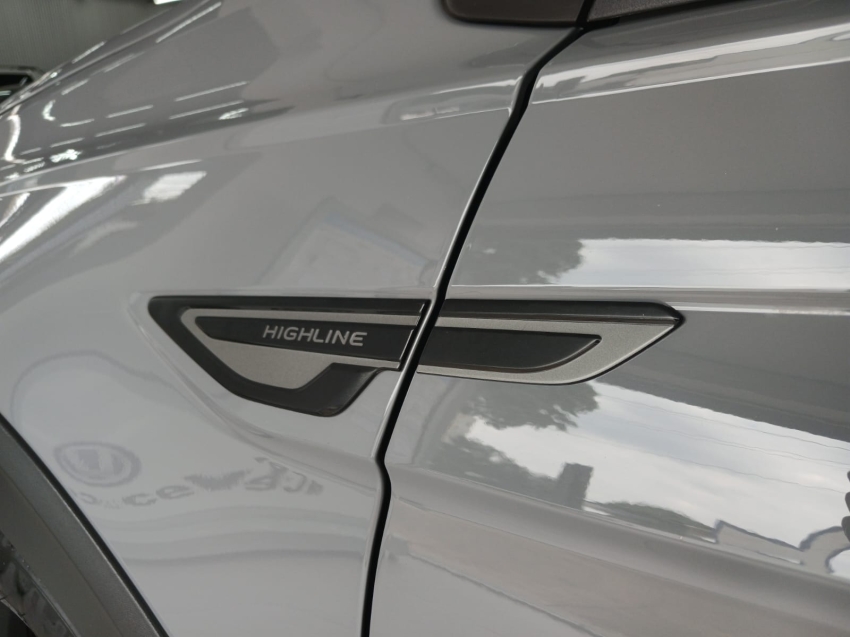 volkswagen nivus 1.0 200 tsi total flex highline automatico 4p 202317