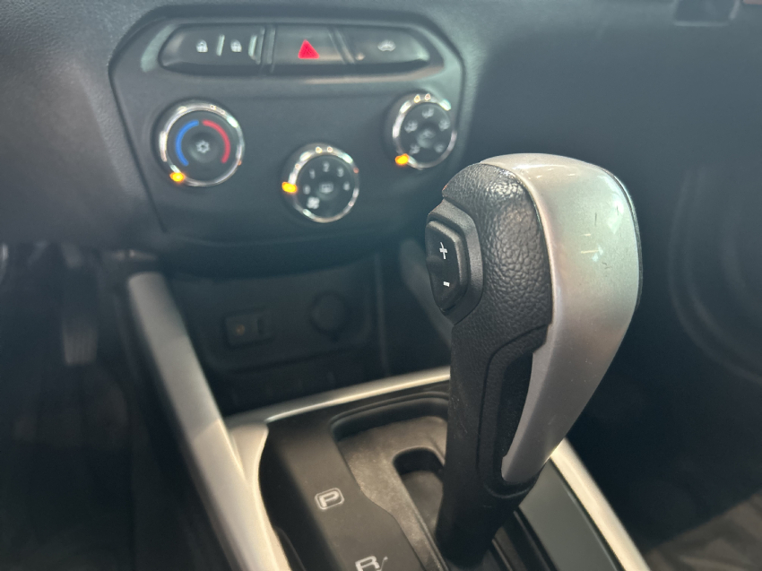 chevrolet onix 1.4 mpfi activ 8v flex 4p automatico 201812