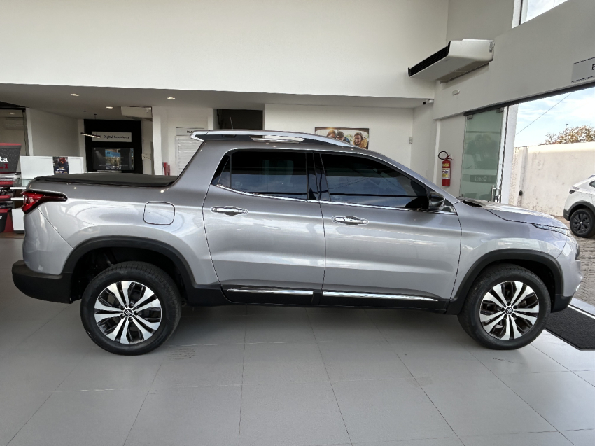 fiat toro 1.3 turbo 270 flex volcano at6 4p automatico 20233