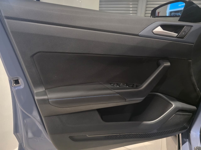 volkswagen nivus 1.0 200 tsi total flex highline automatico 4p 202516