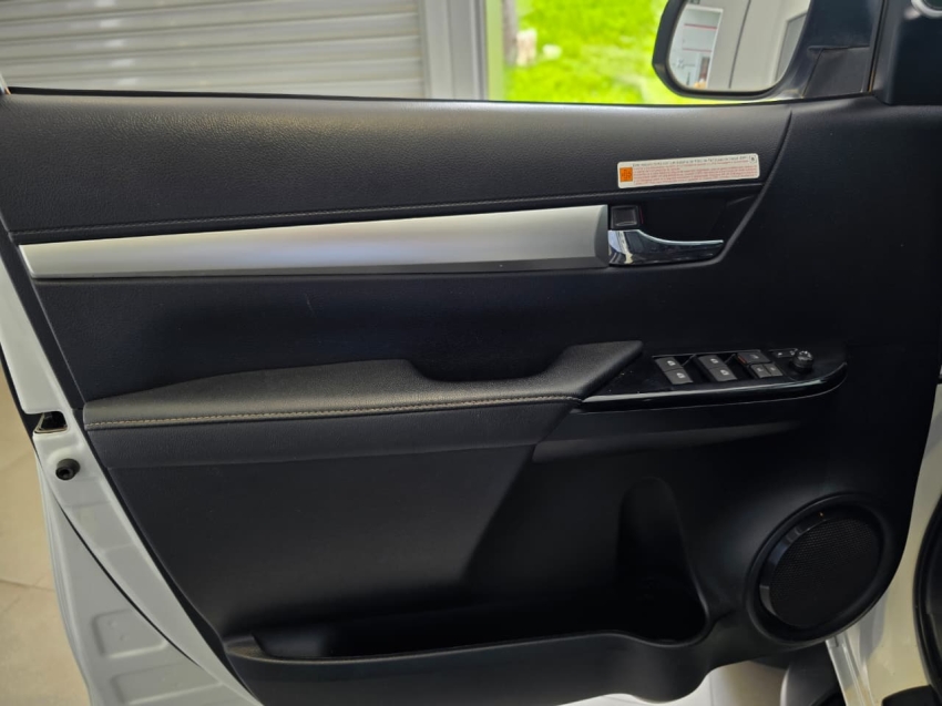 toyota hilux 2.8 d-4d turbo diesel cd srx plus 4x4 automatico 4p 202414