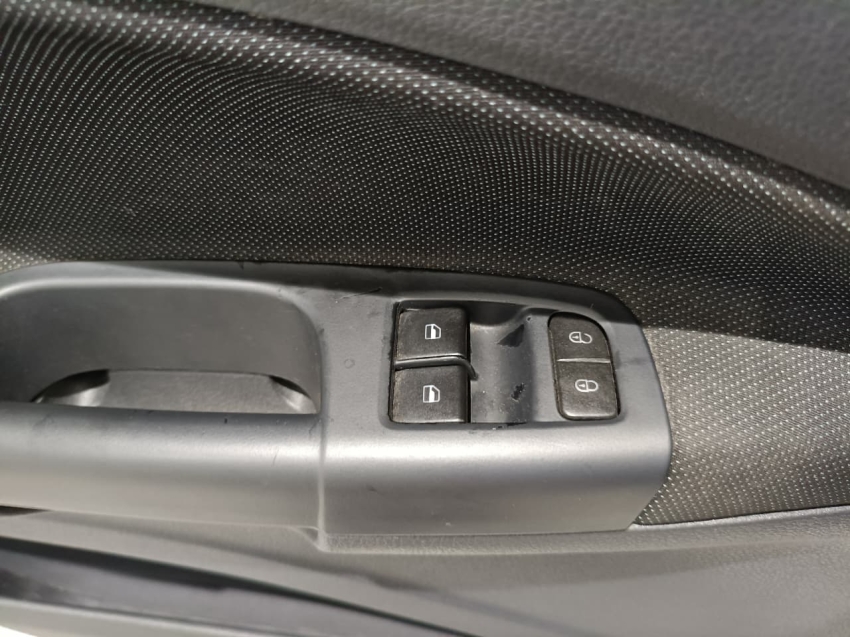 volkswagen voyage 1.0 12v mpi totalflex 4p manual flex 202314