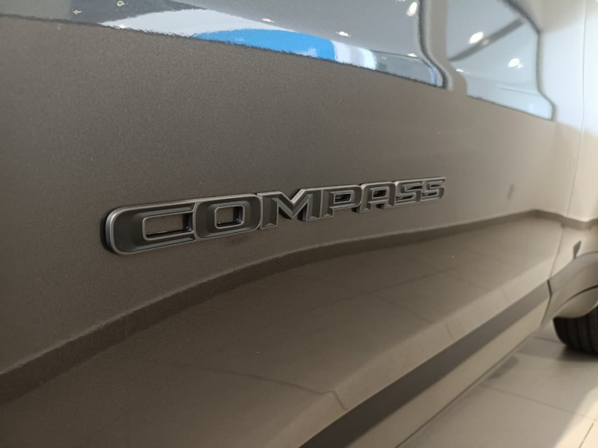 jeep compass 1.3 t270 turbo flex longitude at6 4p automatico 20227