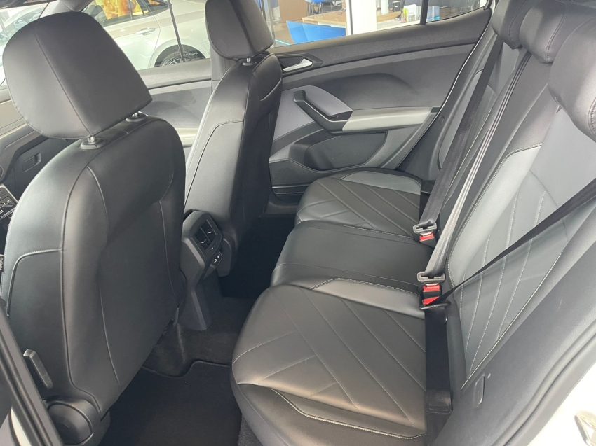 volkswagen t-cross 1.0 200 tsi total flex comfortline automatico 4p 202510