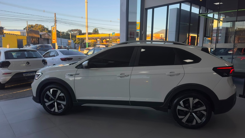 volkswagen nivus 1.0 200 tsi total flex highline automatico 4p 20243