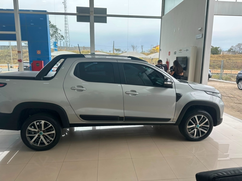 fiat strada 1.3 firefly flex volcano cd cvt 4p automatico 20244