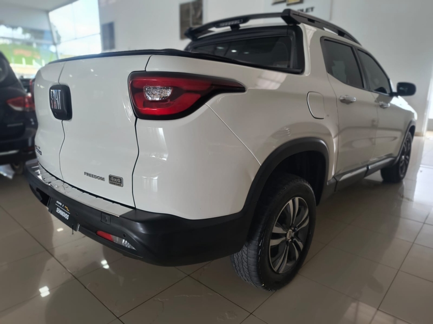 fiat toro 2.0 16v turbo diesel freedom 4wd at9 4p automatico 20224