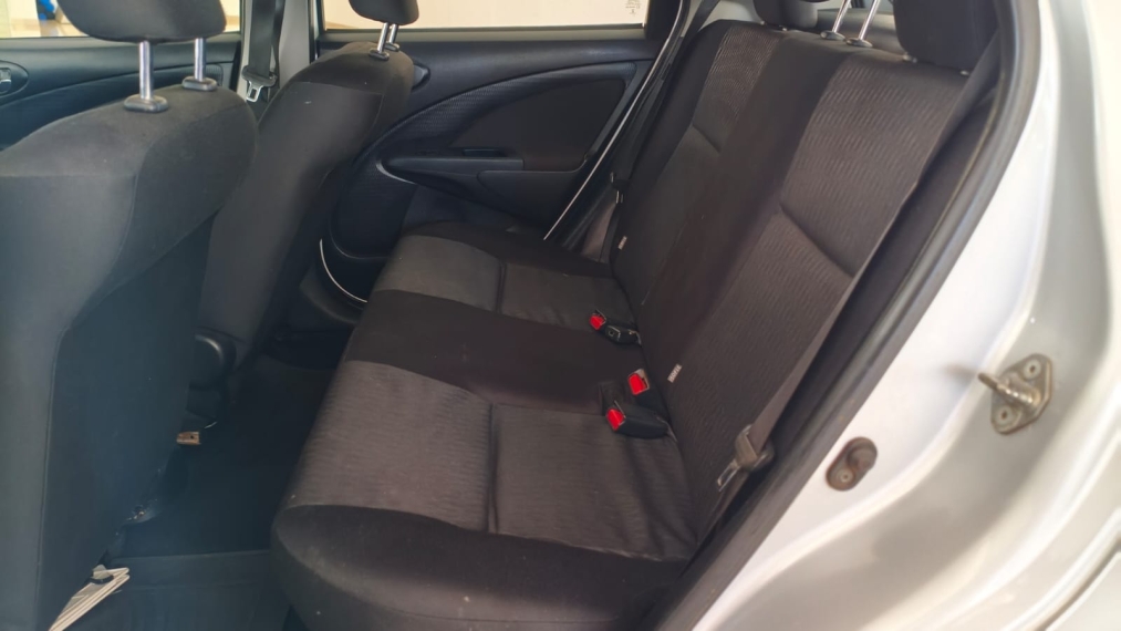 toyota etios 1.3 x 16v flex 4p manual 201812