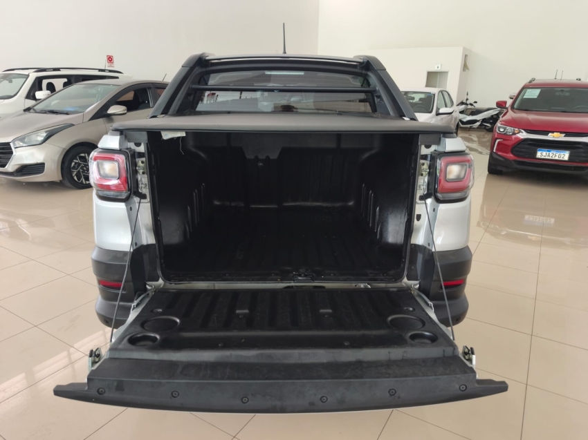 fiat strada 1.3 firefly flex volcano cd cvt 4p automatico 202313