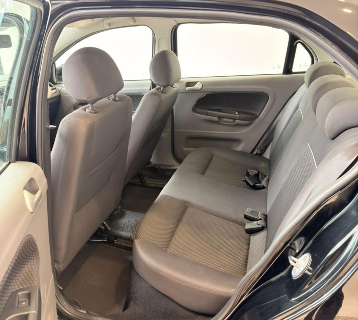 volkswagen voyage 1.6 msi totalflex comfortline 4p i-motion flex automatico 20185