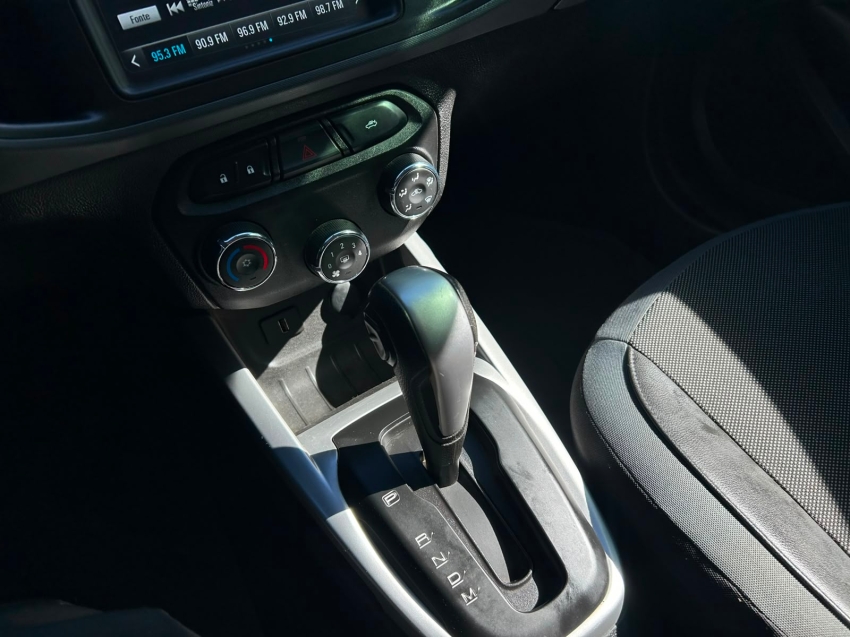 chevrolet onix 1.4 mpfi activ 8v flex 4p automatico 20198