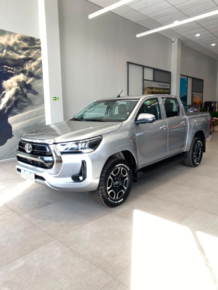toyota hilux 2.8 d-4d turbo diesel cd srx 4x4 automatico 4p 20232