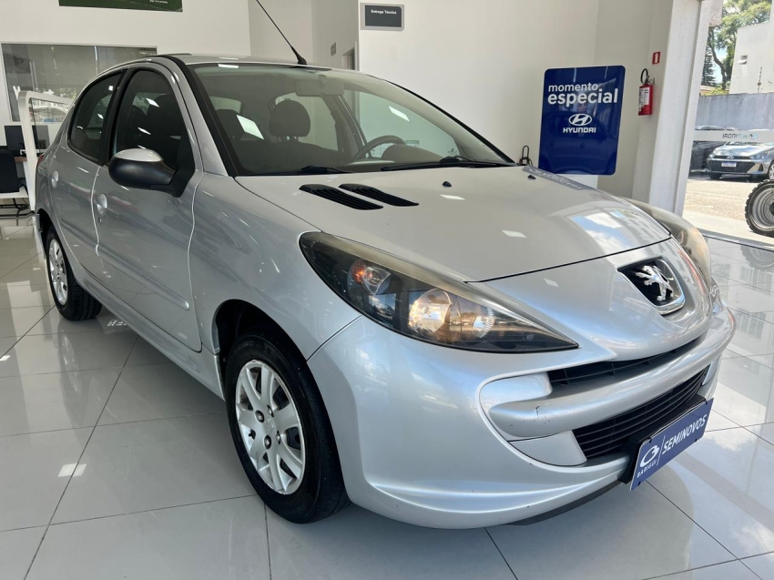 peugeot 207 1.4 flex 2015