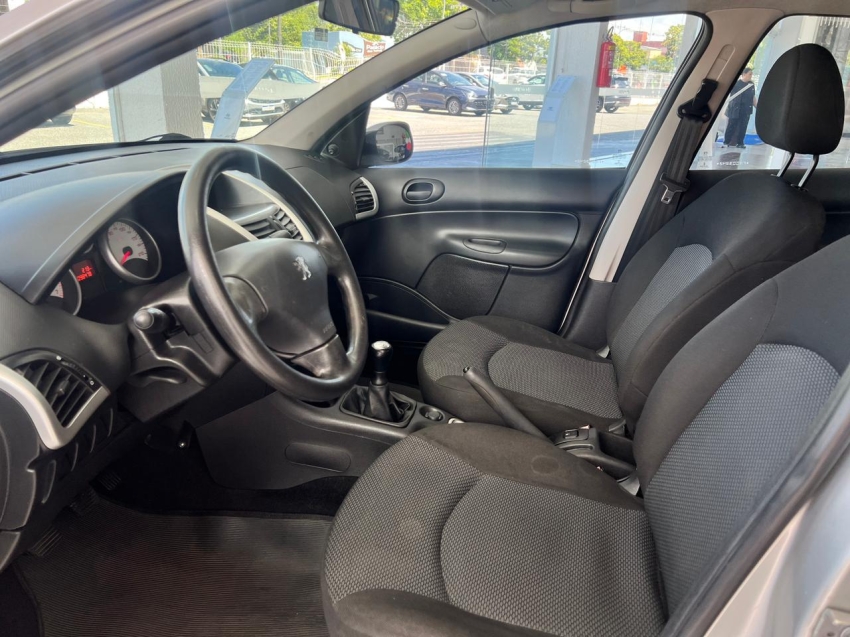 peugeot 207 1.4 flex 201510