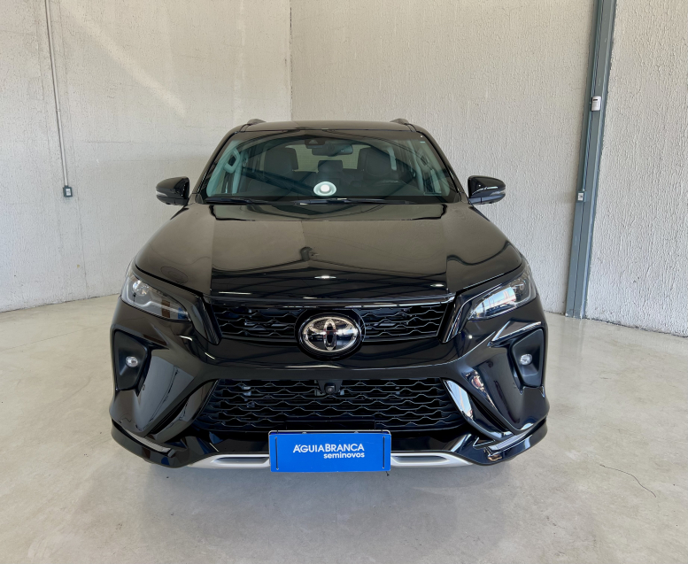 Toyota HILUX SW4 2.8 D-4D TURBO DIESEL SRX PLATINUM 4X4 AUTOMÁTICO 3