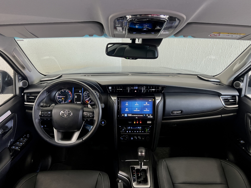Toyota HILUX SW4 2.8 D-4D TURBO DIESEL SRX PLATINUM 4X4 AUTOMÁTICO 13