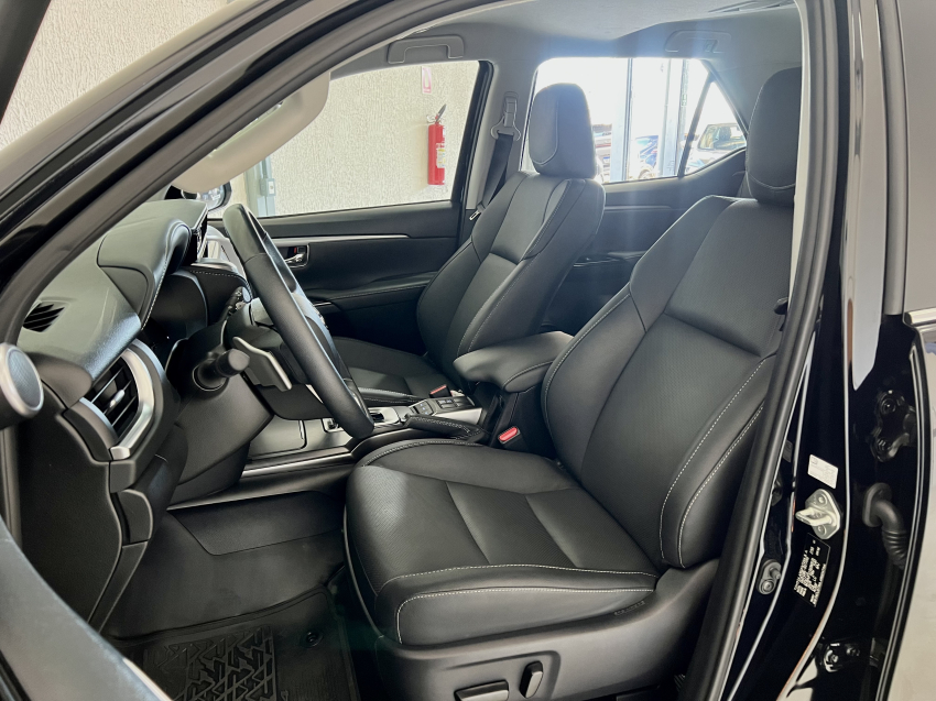 Toyota HILUX SW4 2.8 D-4D TURBO DIESEL SRX PLATINUM 4X4 AUTOMÁTICO 21