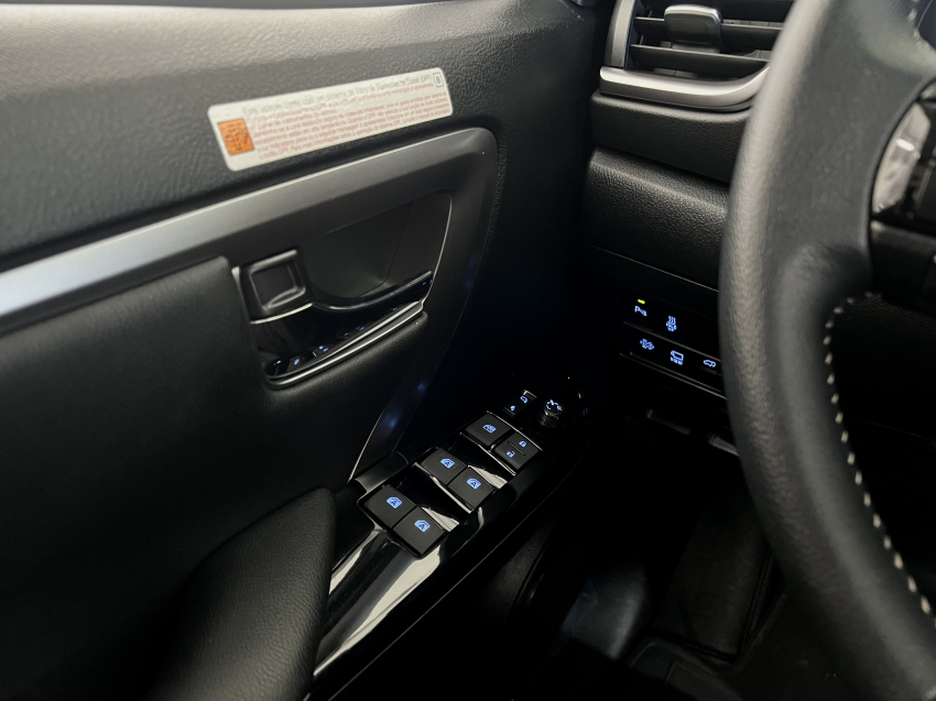 Toyota HILUX SW4 2.8 D-4D TURBO DIESEL SRX PLATINUM 4X4 AUTOMÁTICO 15