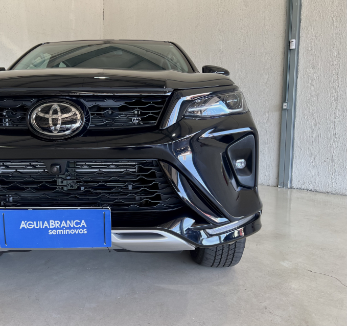Toyota HILUX SW4 2.8 D-4D TURBO DIESEL SRX PLATINUM 4X4 AUTOMÁTICO 4