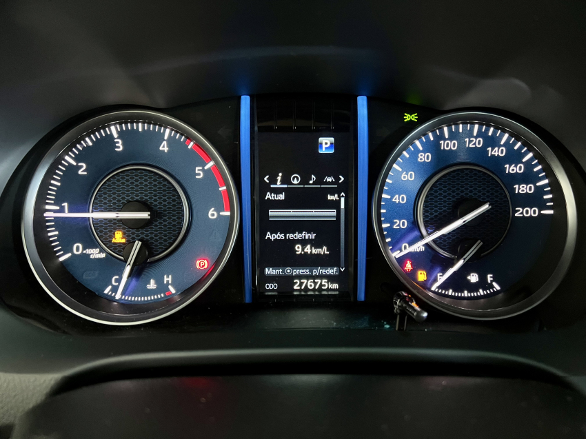 Toyota HILUX SW4 2.8 D-4D TURBO DIESEL SRX PLATINUM 4X4 AUTOMÁTICO 12