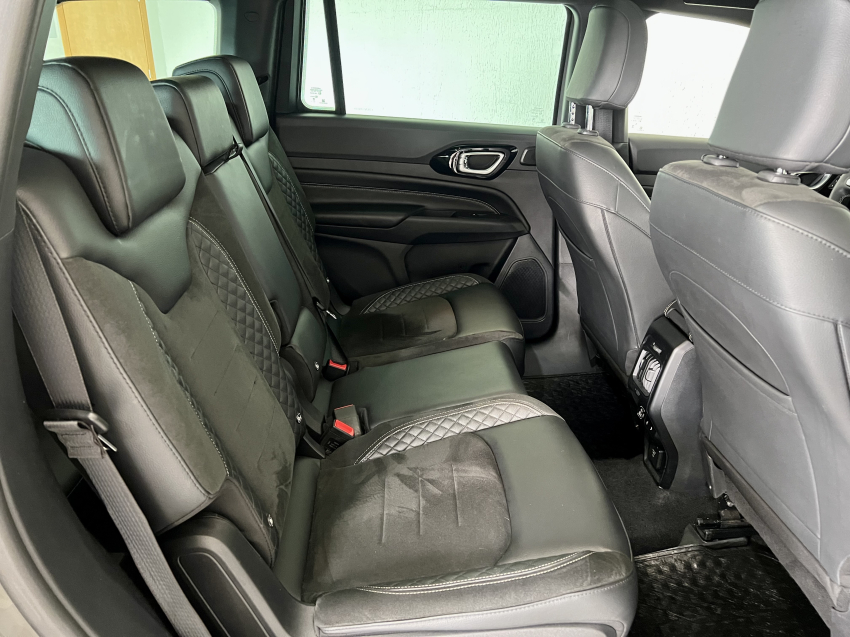 JEEP COMMANDER 2.0 HURRICANE 4 TURBO GASOLINA BLACKHAWK AT9 22