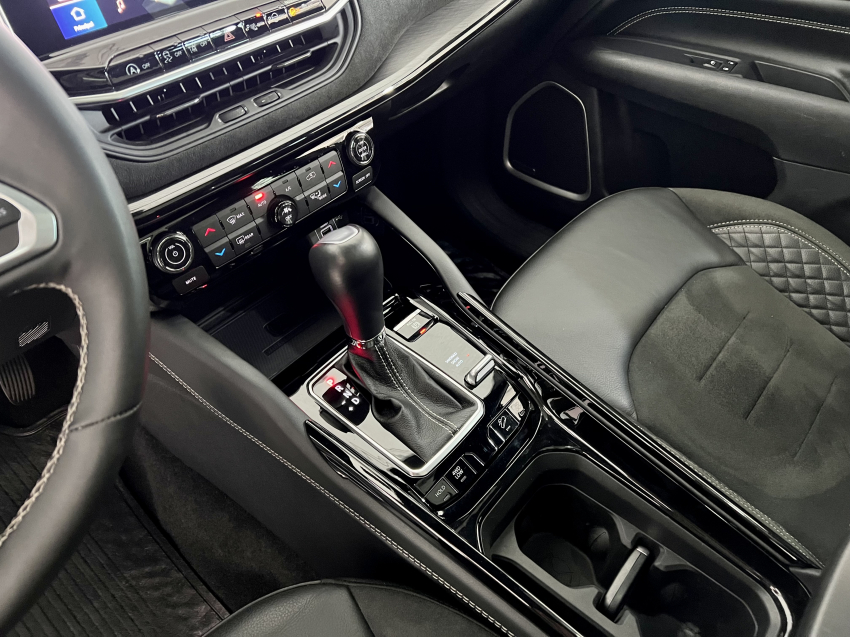 JEEP COMMANDER 2.0 HURRICANE 4 TURBO GASOLINA BLACKHAWK AT9 19