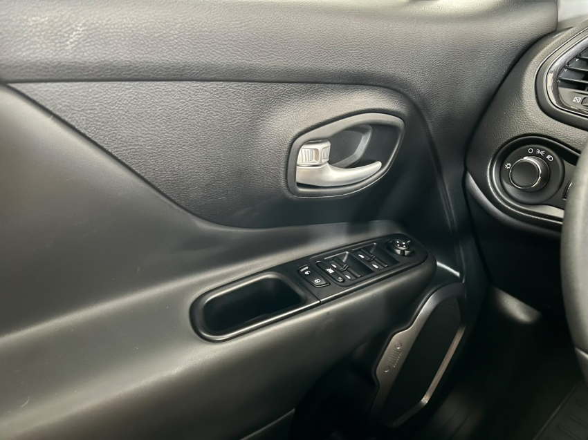 JEEP RENEGADE 1.3 T270 TURBO FLEX LONGITUDE AT6 19